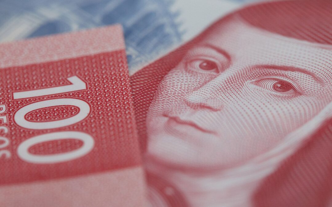 Peso ‘amanece de buenas’ en lunes: gana al dólar al iniciar la sesión