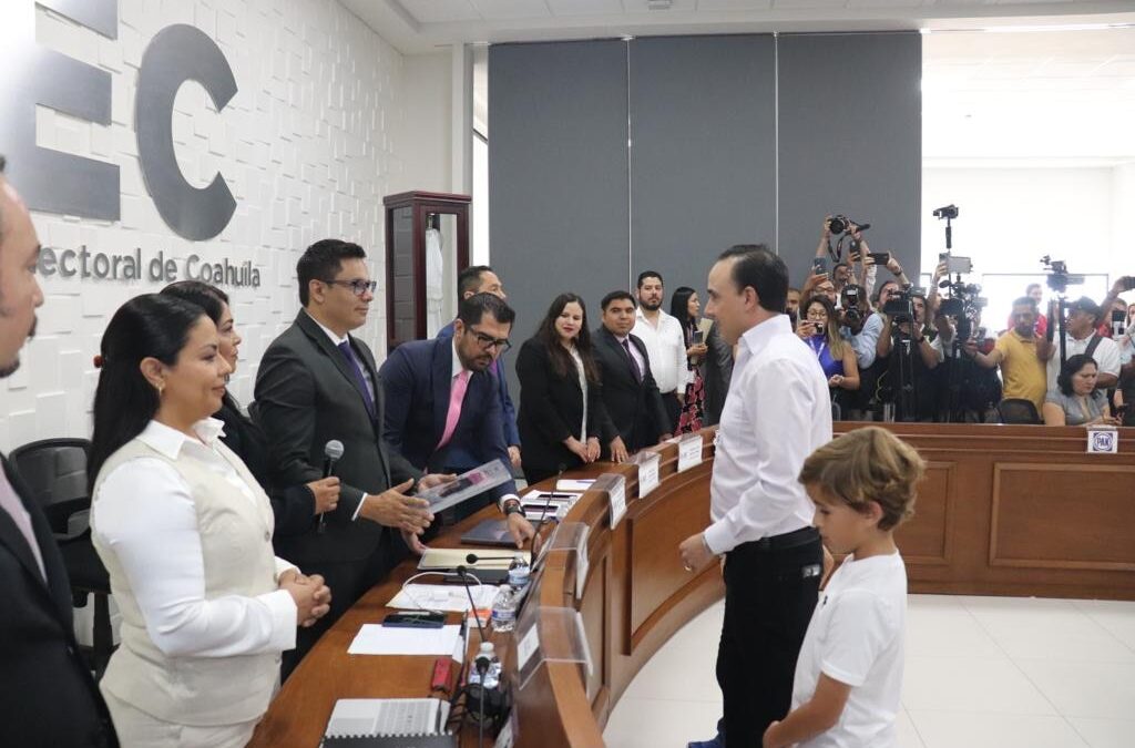 Manolo Jiménez ya es gobernador electo de Coahuila; recibe constancia de mayoría