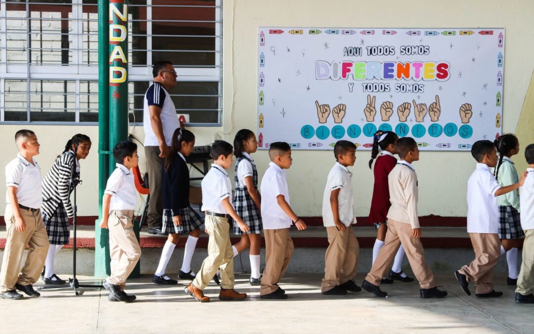 Querétaro prohíbe celulares en escuelas: Medida afecta preescolar, primaria, secundaria y prepa