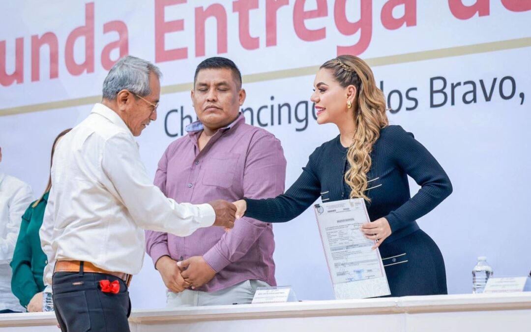 Entrega Evelyn Salgado títulos de propiedad a 250 familias de diversos municipios de Guerrero