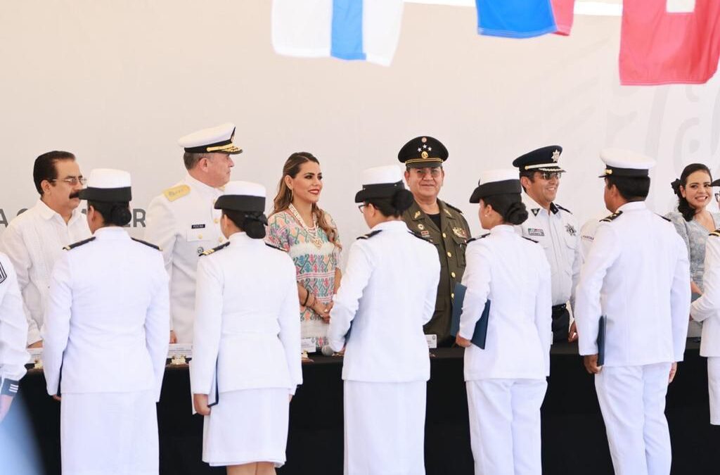 Asiste Evelyn Salgado a la ceremonia por el 109 Aniversario de la Gesta Heroica del Puerto de Veracruz