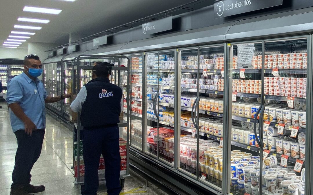 ¡Toma nota para la despensa! Estos supermercados venden la canasta básica más barata