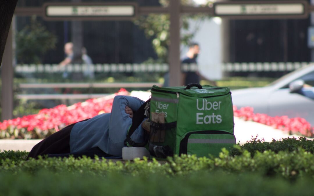 Sheinbaum regularizará a trabajadores de Uber y Didi: ¿Qué beneficios tendrán empleados de apps?