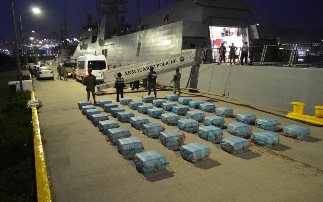 Decomisa la Marina más de 2 toneladas de cocaína frente a las costas de Colima
