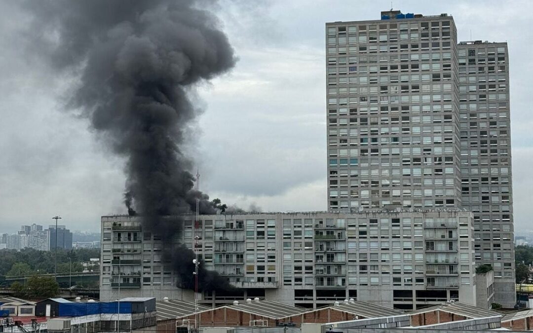 Incendio en Azcapotzalco: Rescatan a 2 niños, ¿qué provocó el fuego?