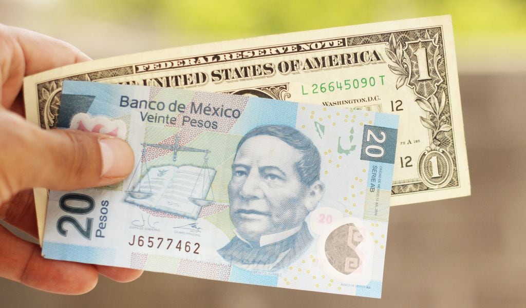 Peso ‘se estanca’: Cierra en 20.15 unidades por dólar previo a decisión de la Fed y Banxico