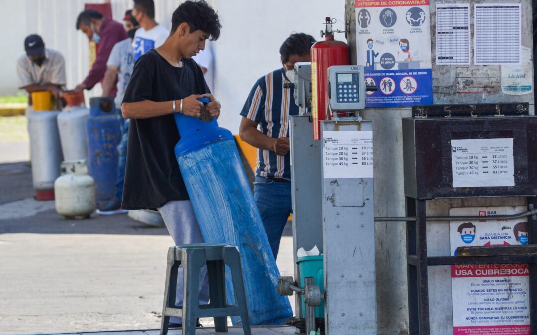CRE aplica ‘mano dura’ a gaseros al negar 20 permisos para venta al público