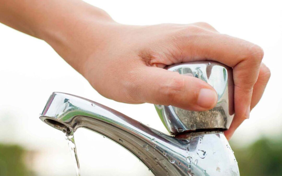 Se dispara consumo de agua; advierten de una posible escasez