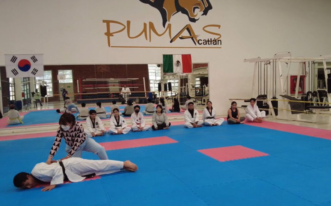 ‘Puños’ vs. la violencia machista: UNAM imparte curso a mujeres sobre defensa personal