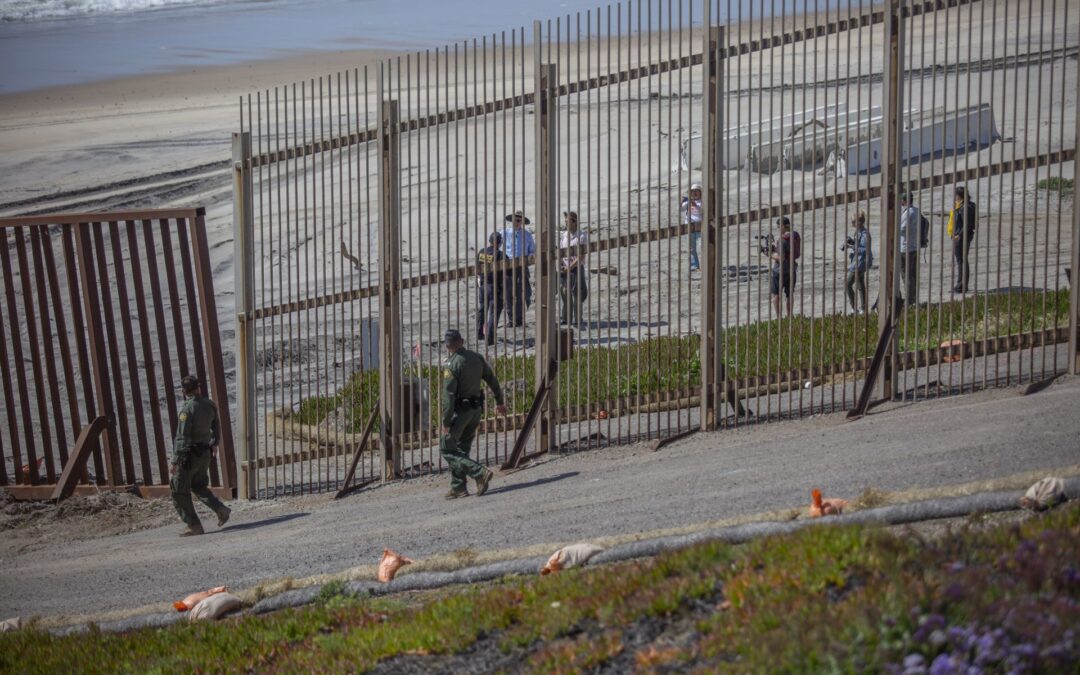 Título 42 de EU: ¿Cuál es la diferencia entre deportación y expulsión?