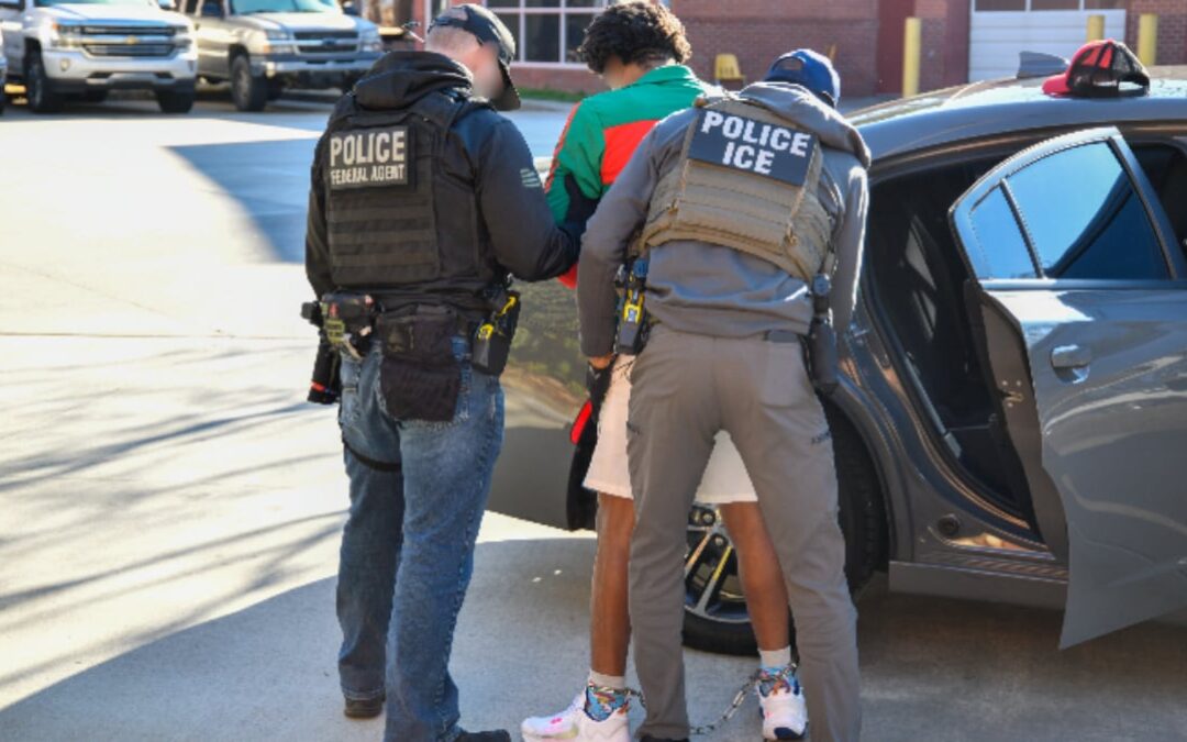 Gobierno de Trump cesa al director interino del ICE: Acusa lentitud en deportación de migrantes