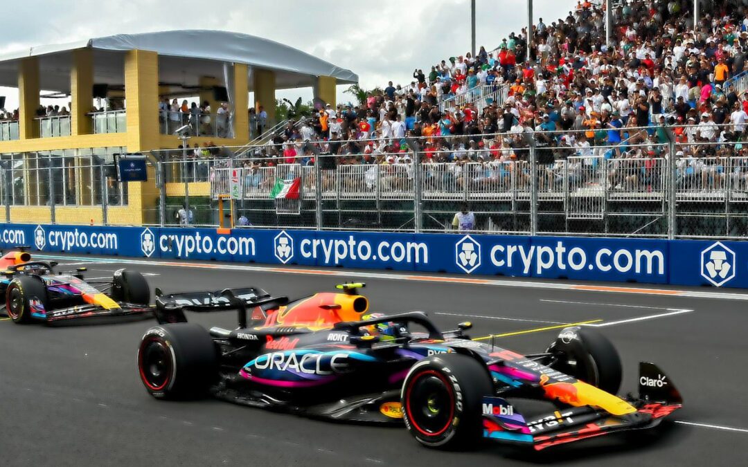GP de Miami: Verstappen gana a ‘Checo’ Pérez primer duelo ‘llanta con llanta’ y la carrera