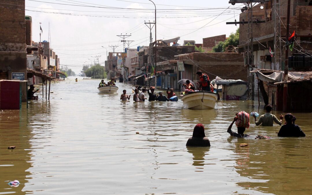 Inundaciones en Pakistán: Intentan bajar el nivel de agua de uno de sus lagos más grandes