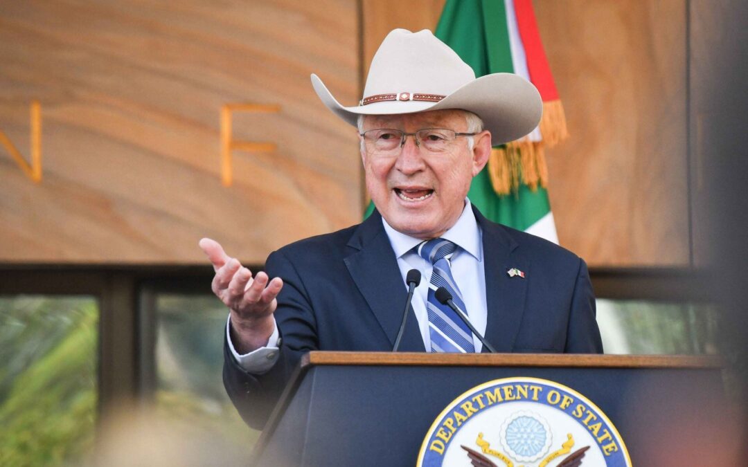Pueblos de EU y México merecen ‘vivir sin miedo’, dice el embajador Ken Salazar