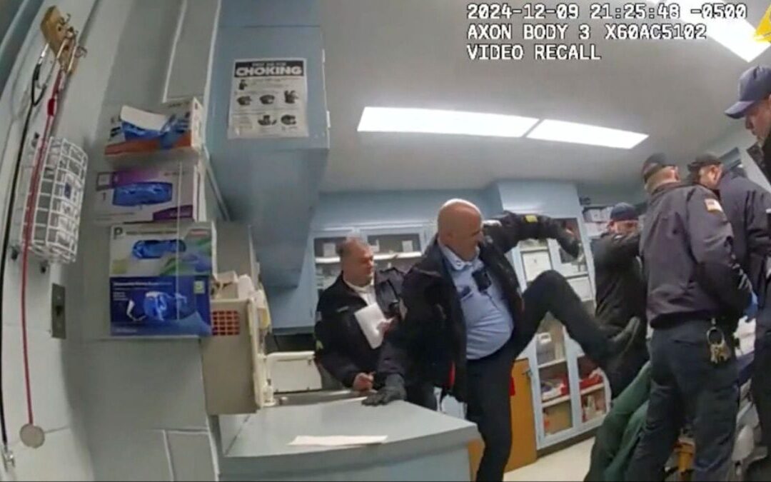 Exhiben golpiza de policías de Nueva York a hombre en prisión; víctima murió al día siguiente en hospital