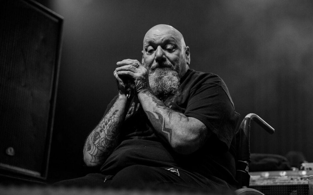 Muere Paul Di’Anno a los 66 años, exvocalista de Iron Maiden que daba conciertos en silla de ruedas
