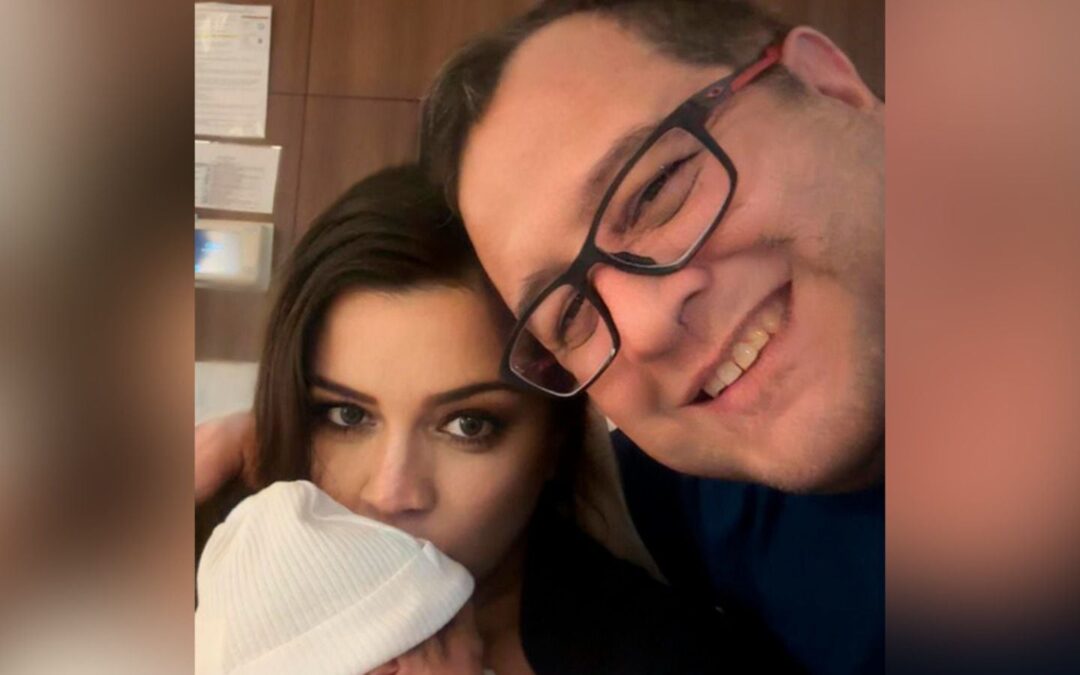 AMLO se convierte en abuelo por tercera vez: ‘Les presento a Noah Asher’, anuncia su hijo José Ramón