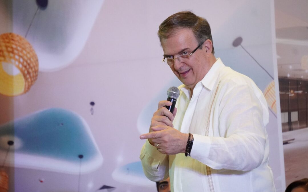 Ebrard extiende las alas
