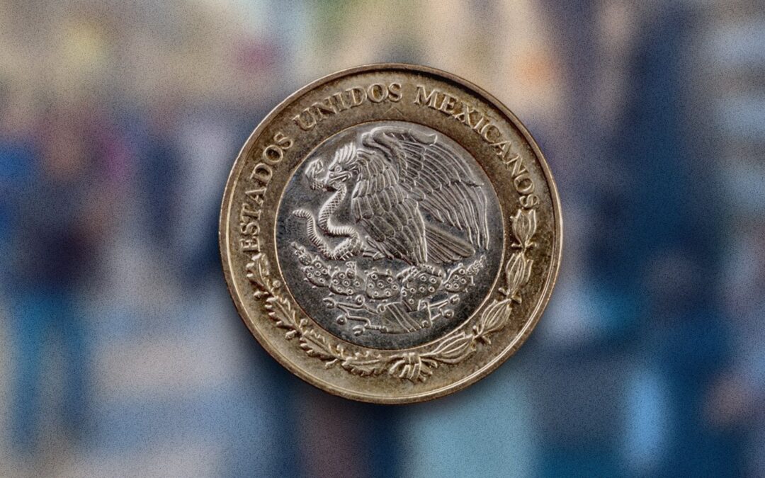 Peso baja tras el dato de inflación en México: Cierra en 19.85 unidades por dólar