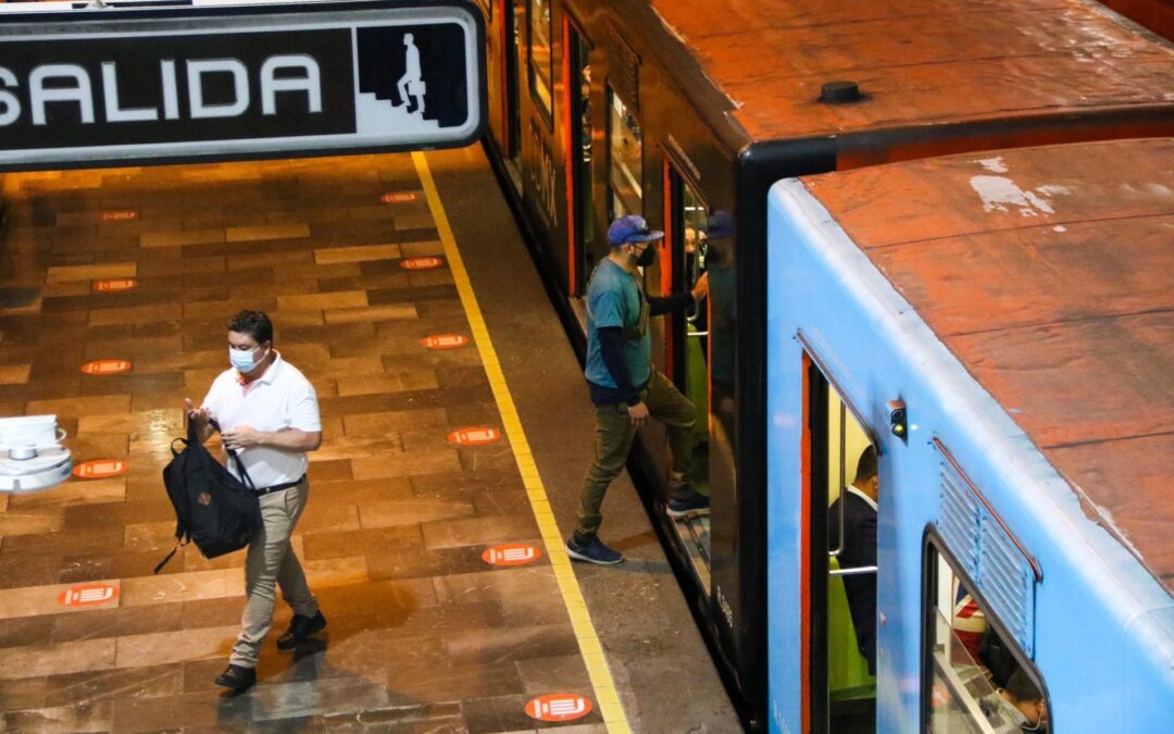 Línea 9 del Metro de CDMX está ‘colapsada’: ¿Por qué hay retrasos de hasta 15 minutos este lunes?
