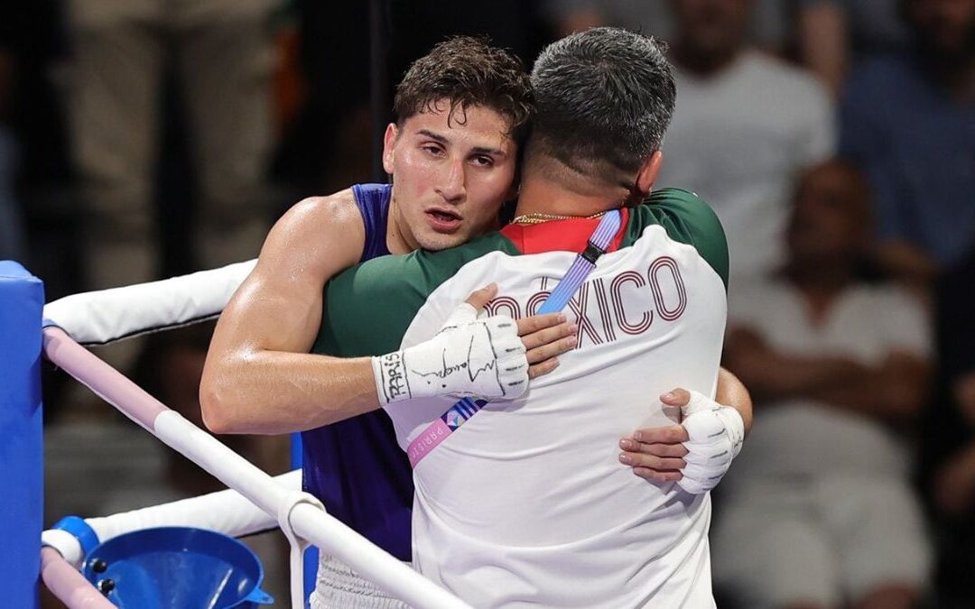 Marco Verde conecta un gancho en París 2024: Mexicano califica a cuartos de final de boxeo