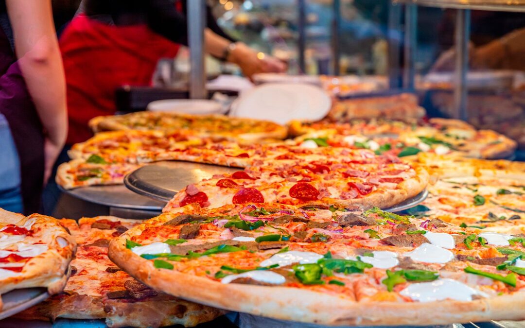 ¡Mamma mía! Pizzería en Canadá ofrece trabajo con sueldo de 50 mil pesos al mes