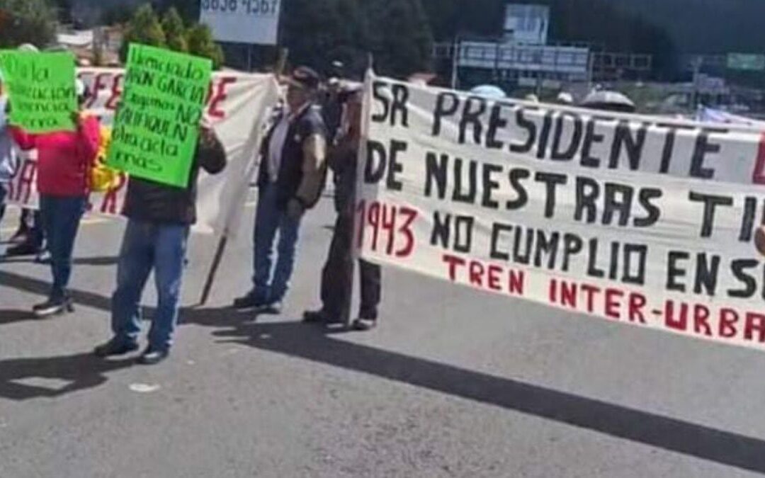 Tren Interurbano: Ejidatarios bloquean la México-Toluca; denuncian que Gobierno incumplió acuerdos