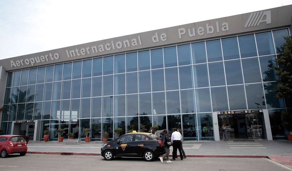 Volcán Popocatépetl: Caída de ceniza ‘paraliza’ aeropuerto de Puebla; vuelos están suspendidos