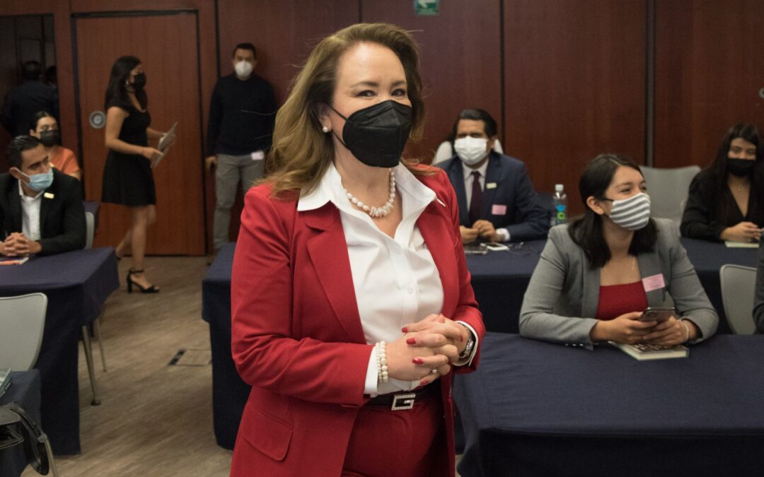 Reglamento impide a Universidad Anáhuac cuestionar doctorado de Yasmín Esquivel