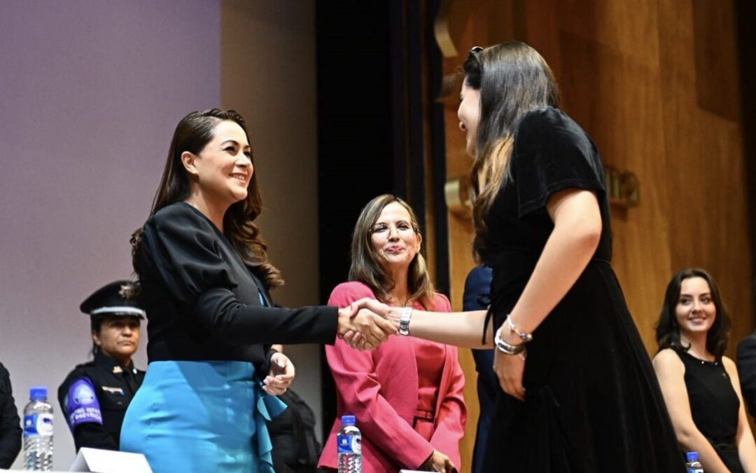 Tere Jiménez arranca programa ‘Alerta Segura’ con la entrega de alarmas personales a mujeres