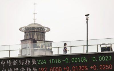 Las acciones asiáticas suben por una tambaleante recuperación económica