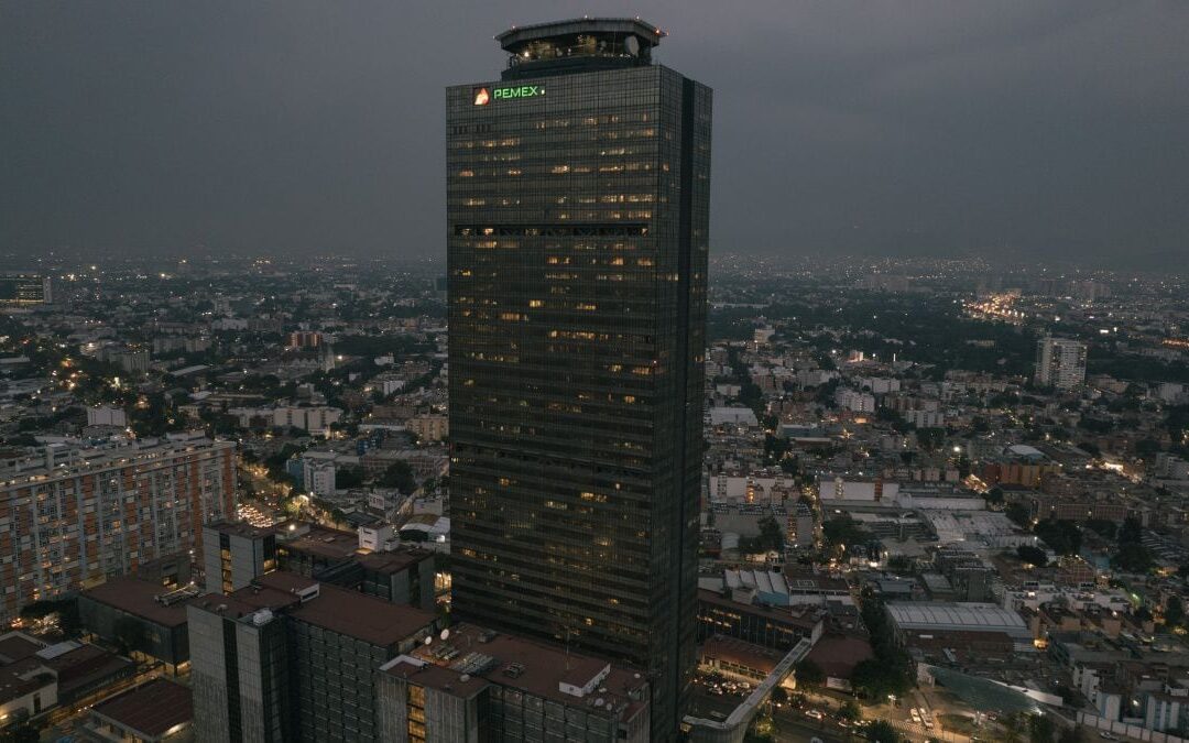 Consorcio de bancos para conseguir financiamiento: Este es el plan de Pemex para pagar su deuda