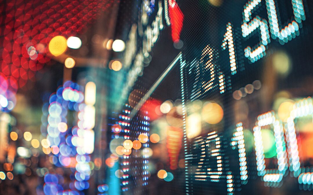 Wall Street inicia ‘bajoneado’ previo a la reunión de la Fed: S&P 500 y Dow Jones caen este martes