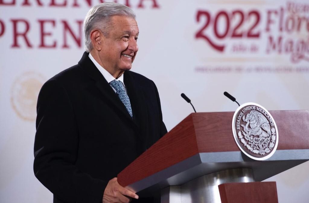 ¡Es oficial! AMLO firma decreto para ampliar las vacaciones a 12 días continuos