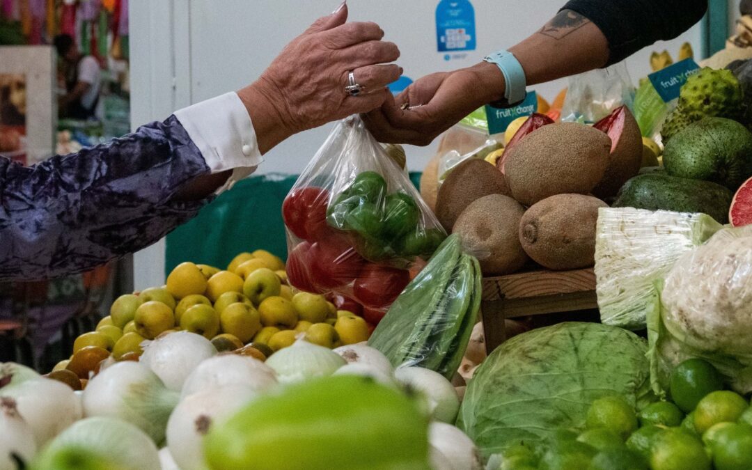 ¿Por qué la inflación dio un respiro y bajaron los precios en la canasta básica?