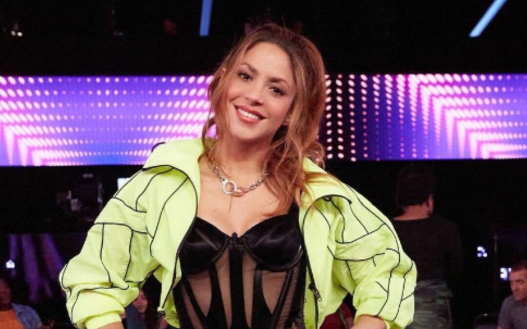 Shakira celebra sonriente su cumpleaños y recibe regalo con nueva canción en puerta
