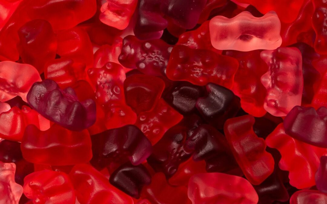 ¿Adiós a los dulces de colores? EU prohíbe el colorante rojo No. 3 tras vincularlo al cáncer
