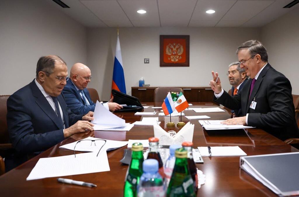 ¡Ebrardovsky! Marcelo presenta plan de paz de AMLO a Rusia