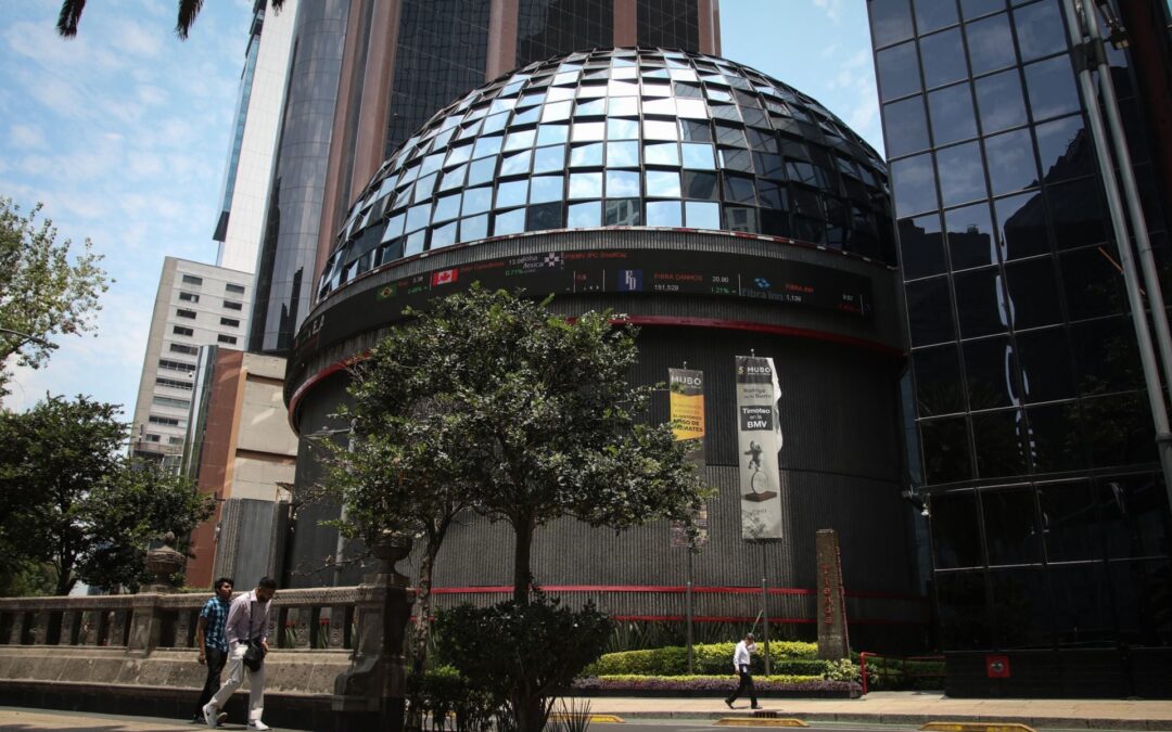 BMV cae 0.57% en último día de Gobierno de AMLO…. pero gana 0.95% en septiembre