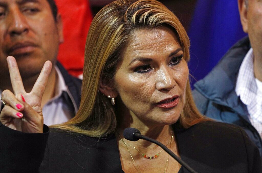Fiscalía de Bolivia pide 30 años de cárcel contra Jeanine Áñez, expresidenta acusada de genocidio