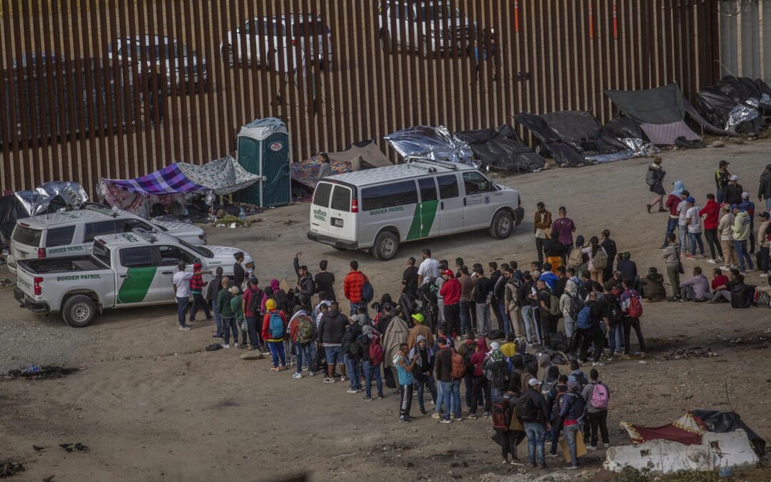 Encuentros entre migrantes y Patrulla Fronteriza en El Paso se ‘disparan’ 139%