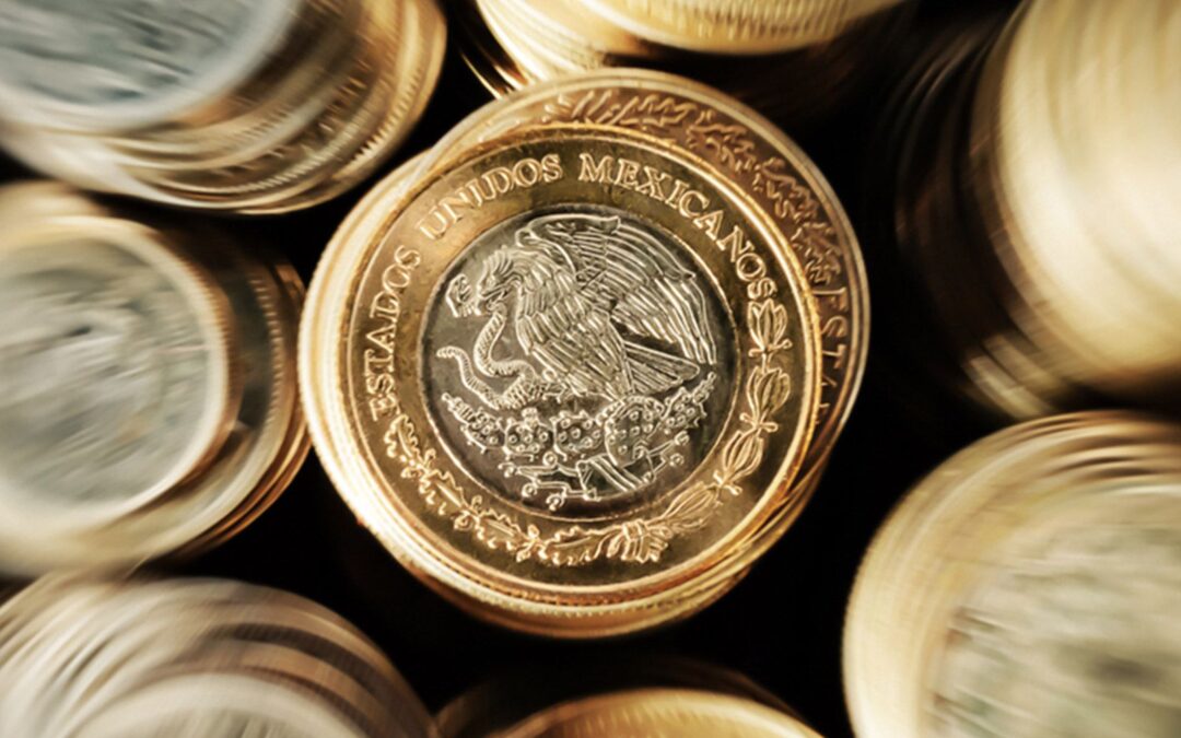 Peso aprovecha que el dólar ‘anda sin rumbo’ y gana al iniciar el día