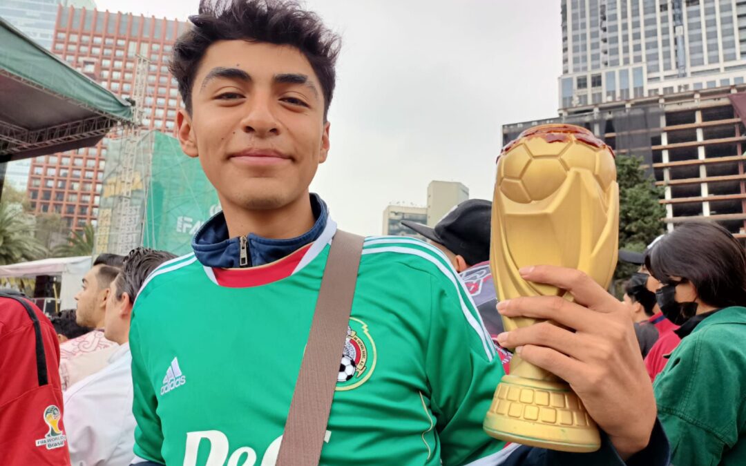 Acá sí hay chelas, pero sin alcohol: Así se vive México vs. Polonia en el Monumento a la Revolución