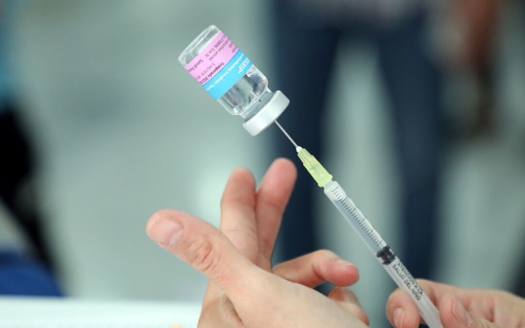 Vacuna vs. la influenza: Este biólogo de ARN combatiría 20 variantes del virus