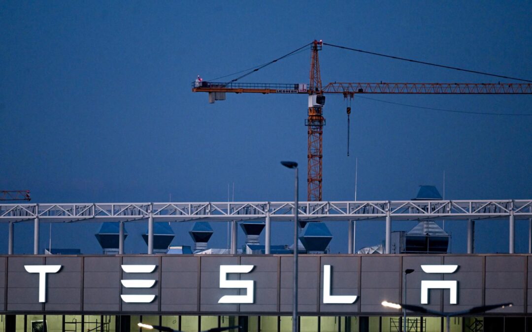 Tesla y los cambios en la Cancillería