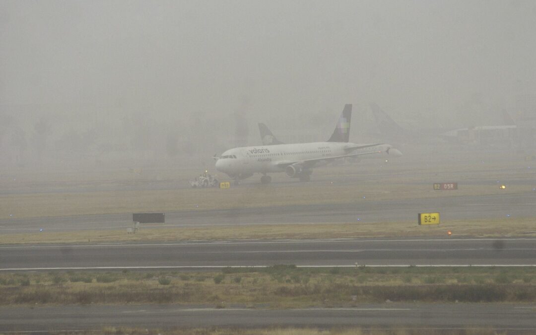 AICM cancela vuelos por neblina: ¿Qué aerolíneas son afectadas por mal clima este viernes?