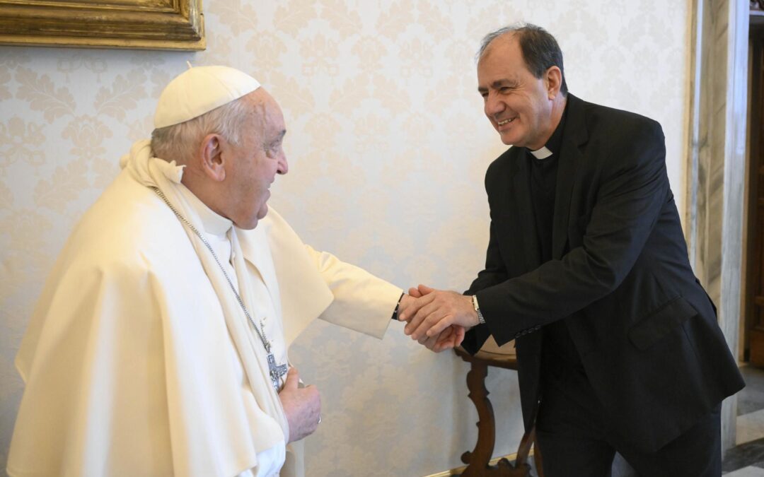 Papa Francisco, de 88 años, sufre una caída y le inmovilizan el brazo: ¿Qué sabemos de su salud?