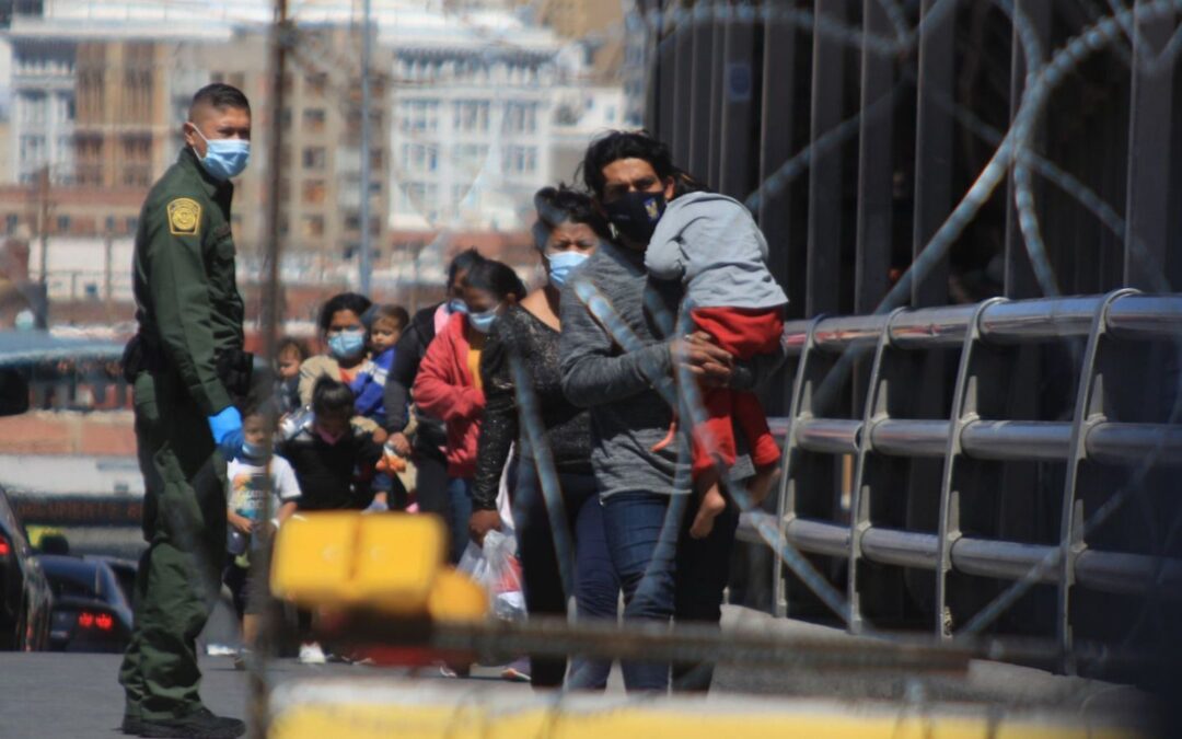 ¿Texas pondrá a ciudadanos a vigilar la frontera con México? Esto sabemos del plan republicano