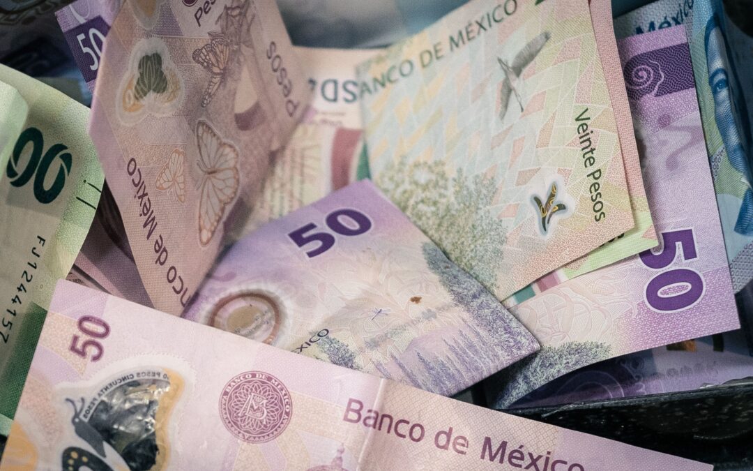 Peso derrota al dólar en la ‘semana de los aranceles’ de Trump: Así cerró el tipo de cambio HOY