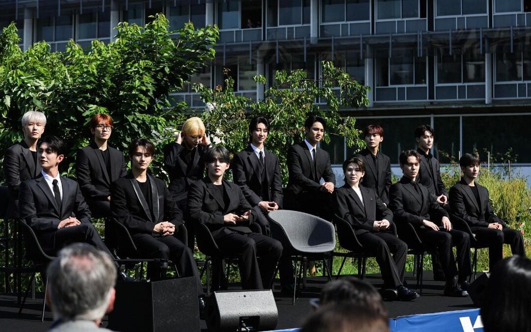 Seventeen, grupo de K-pop, se convierte en el primer embajador para la juventud de la Unesco